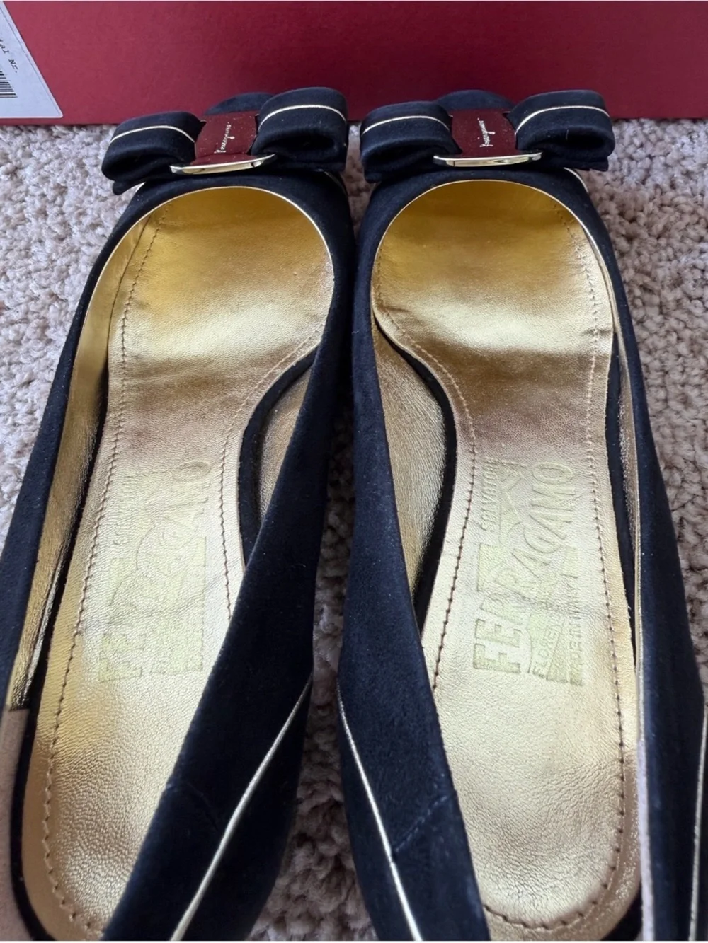 ✨Special Edition✨Salvatore Ferragamo Black Suede Vara Bow Pumps